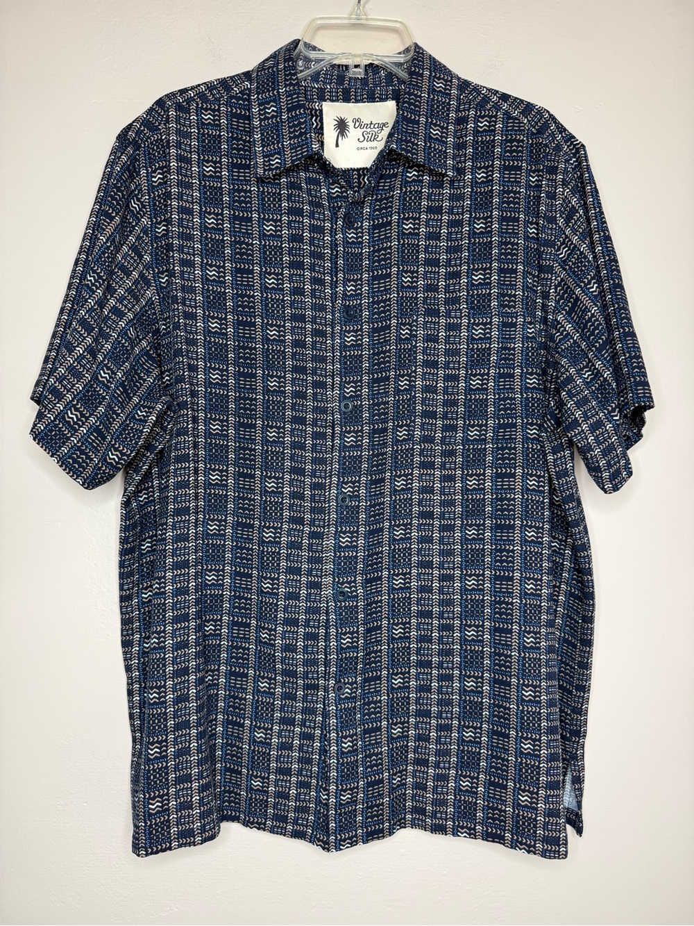 Vintage Silk Circa 1969 Short Sleeve Button-Down Shirt Navy & White Size XL